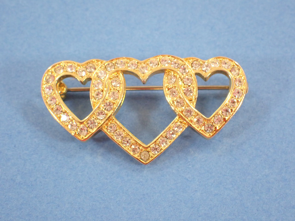 Broche triple cœur en cristal